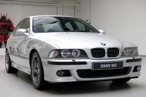 BMW M5 2001 года  (EU)